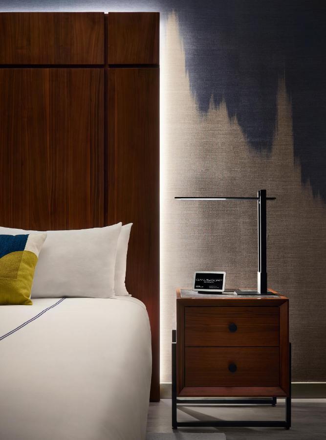 Grand Deluxe Queen Room