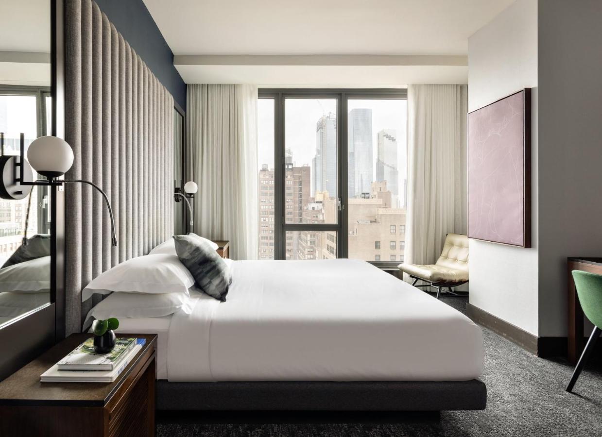 King Room with Mobility Accessible Roll-In Shower - Non-Smoking