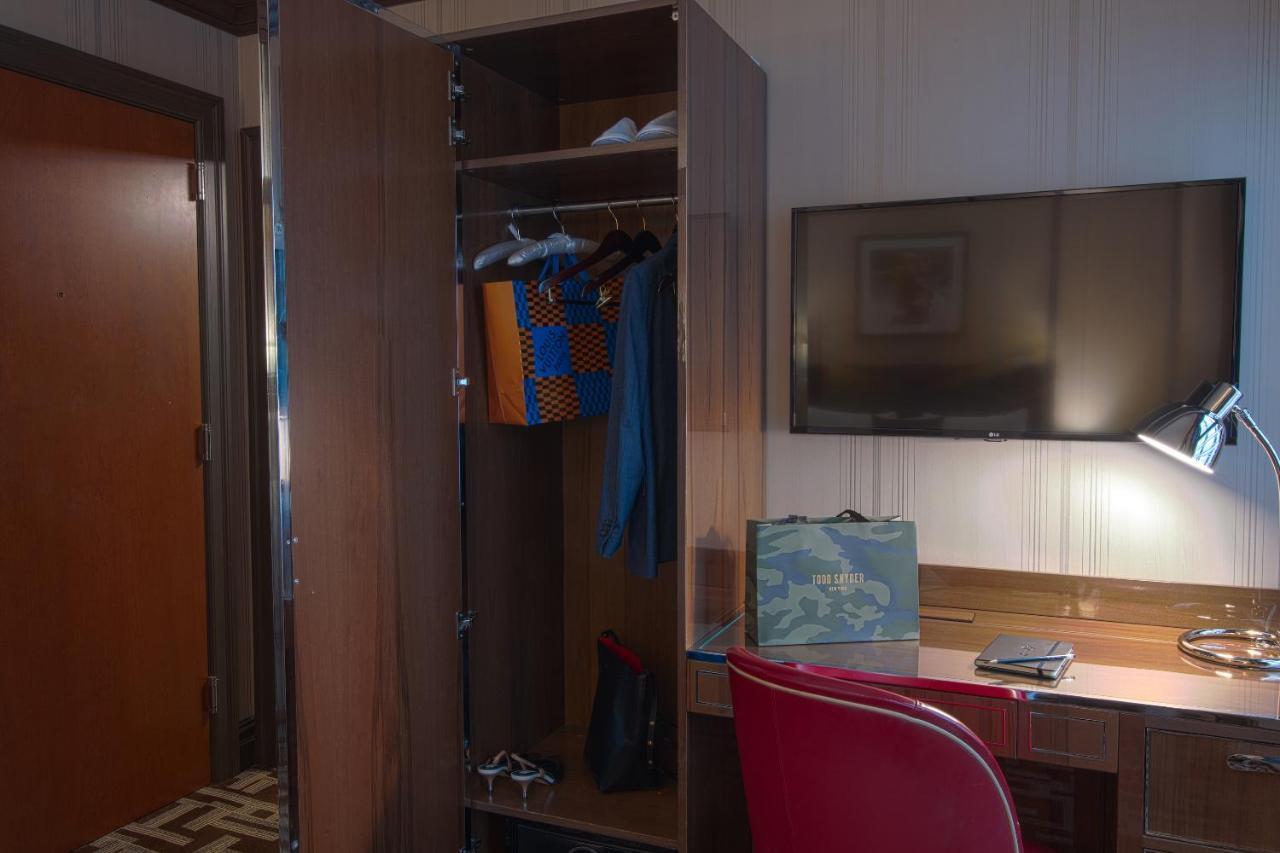 Deluxe 1 Queen Bed,1556051272:JPEG