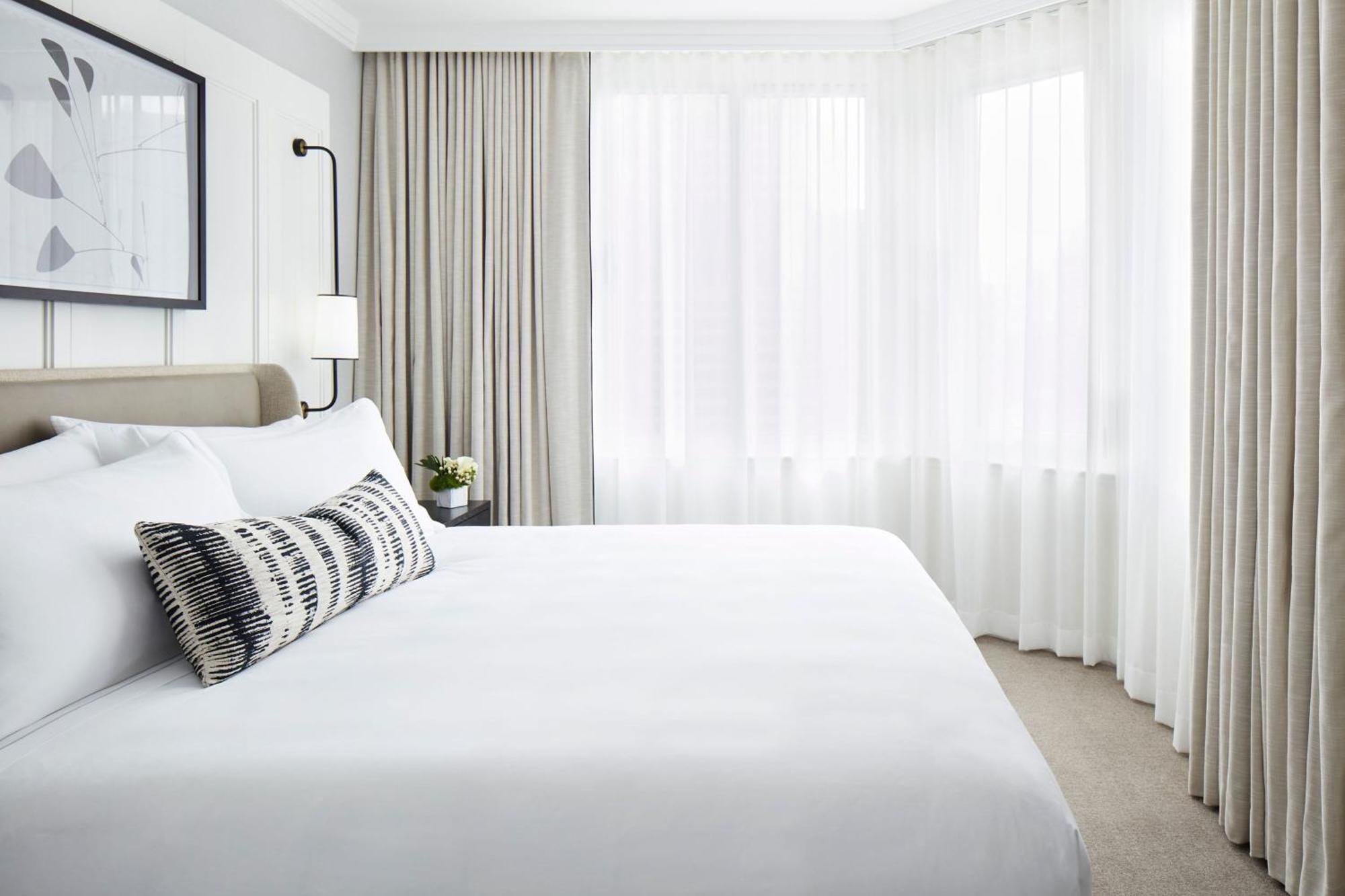 One-Bedroom King Suite Skyline View