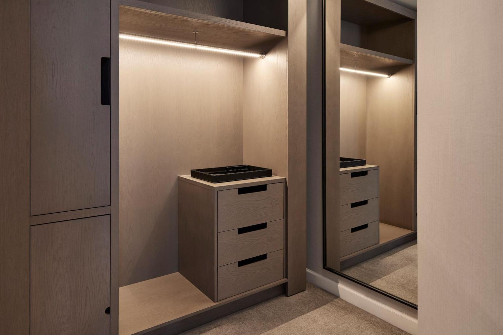 One-Bedroom King Suite Skyline View
