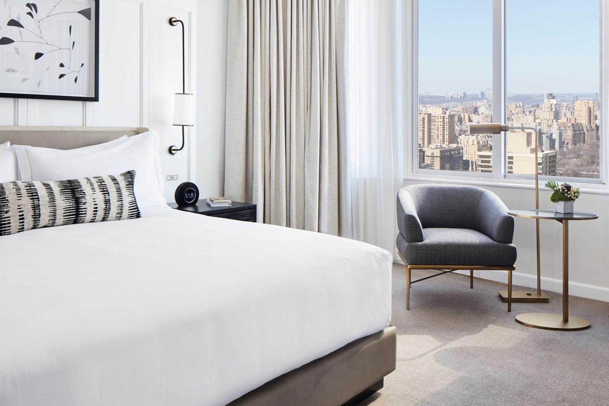 One-Bedroom King Suite Skyline View