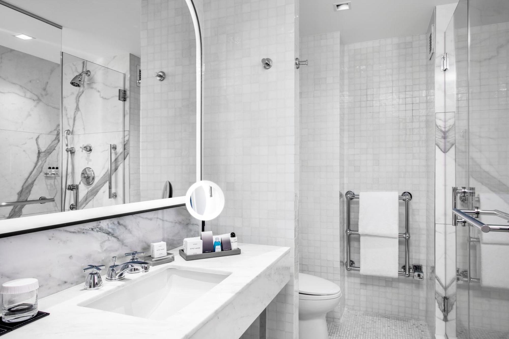 One-Bedroom King Suite Skyline View