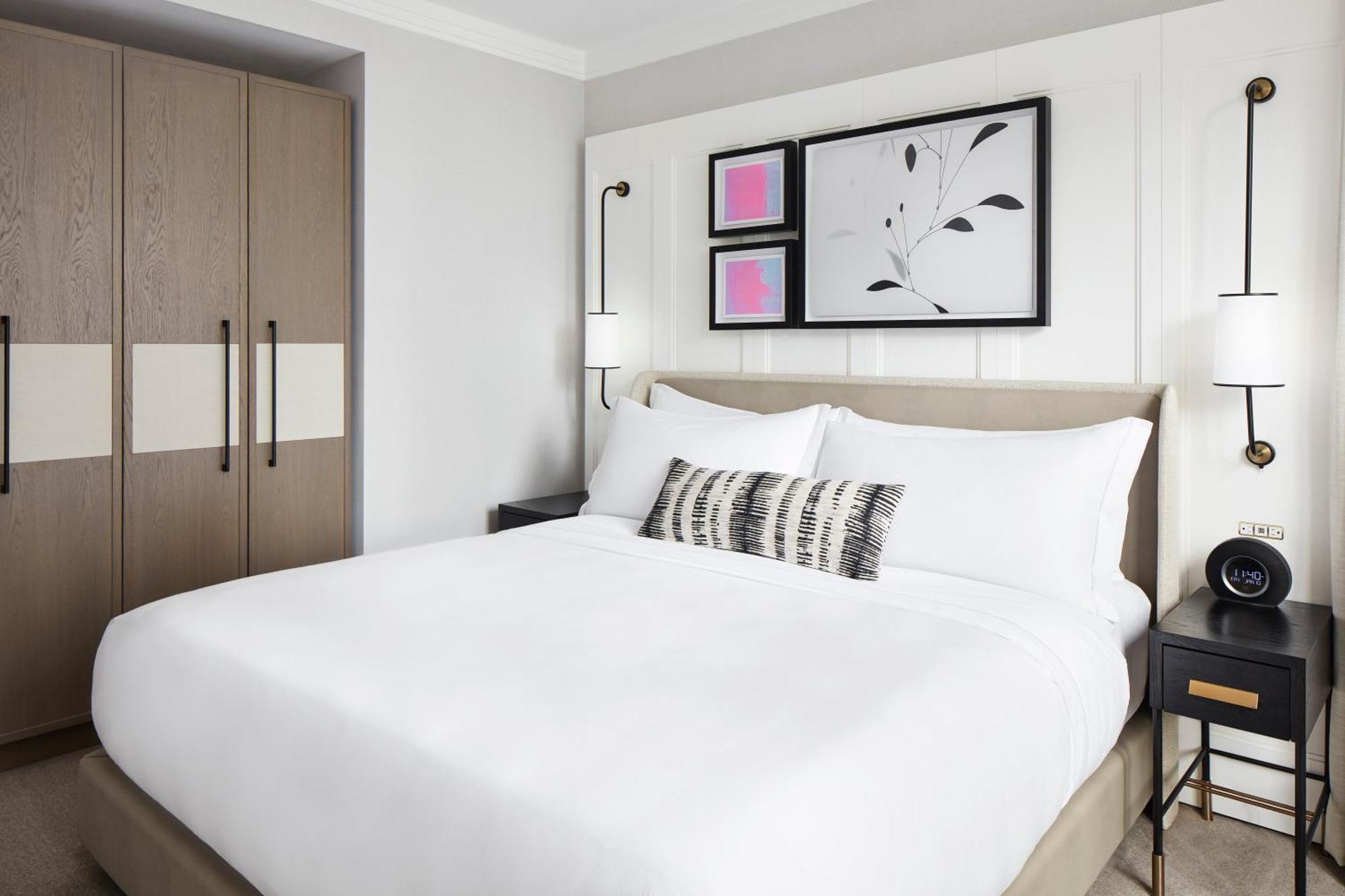One-Bedroom King Suite Skyline View