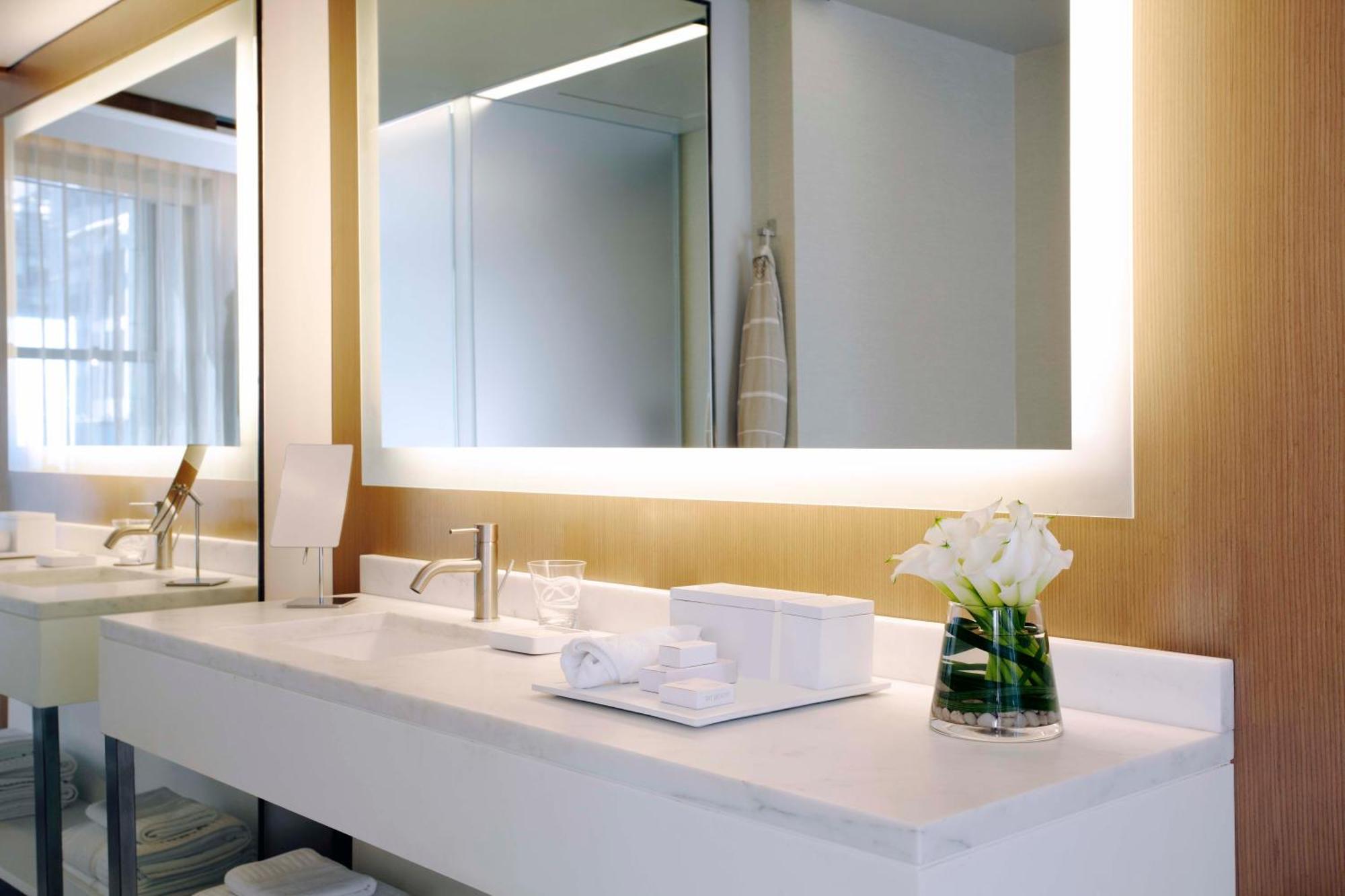 Junior Corner Suite