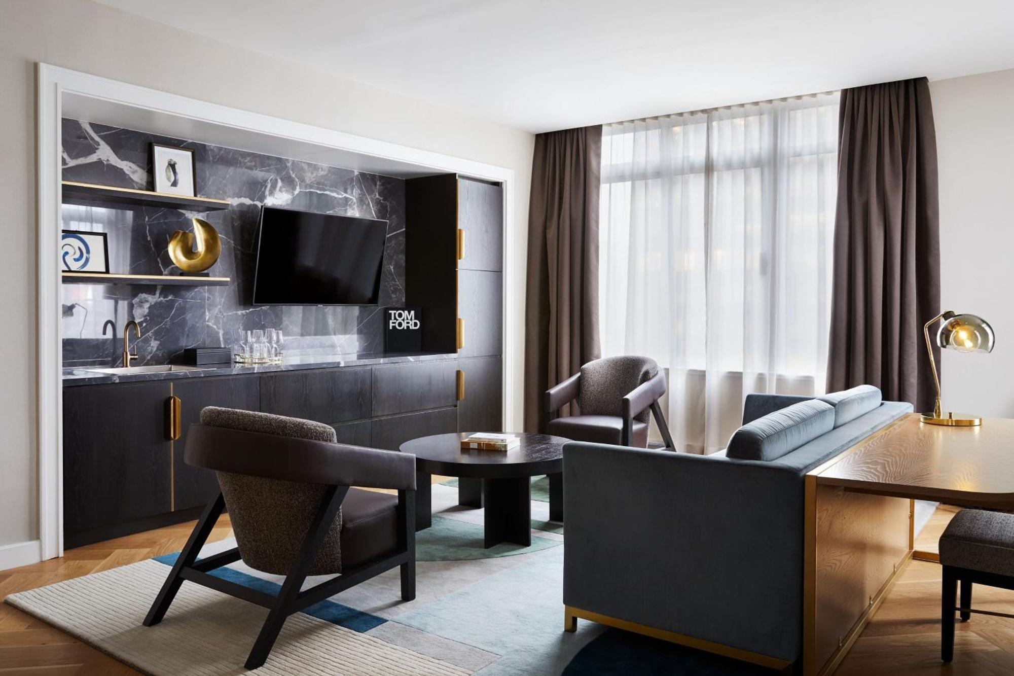 One-Bedroom King Suite High Floor