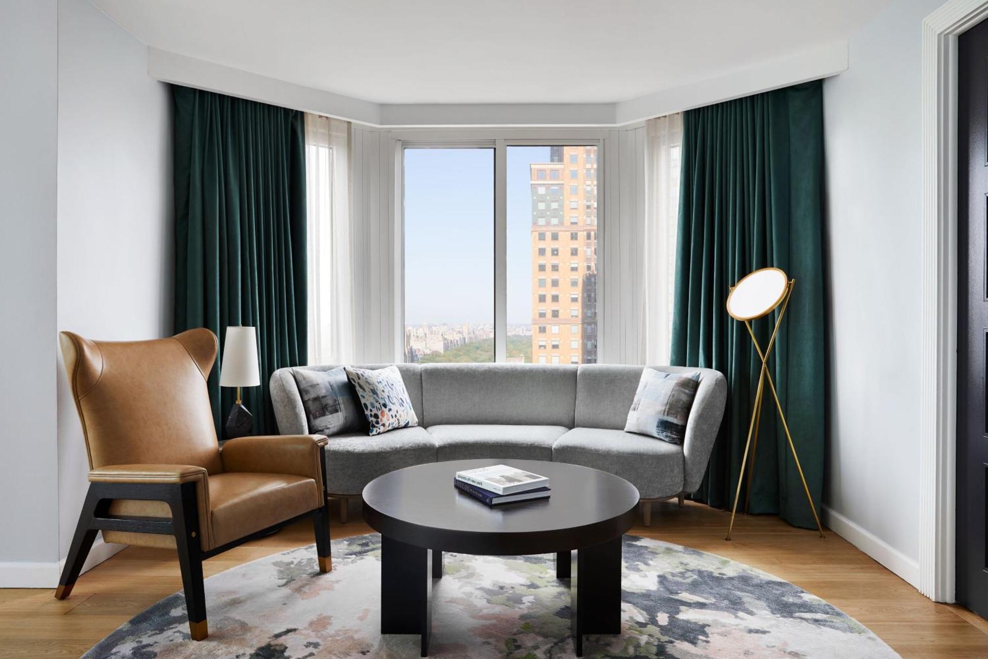 One-Bedroom King Suite Skyline View