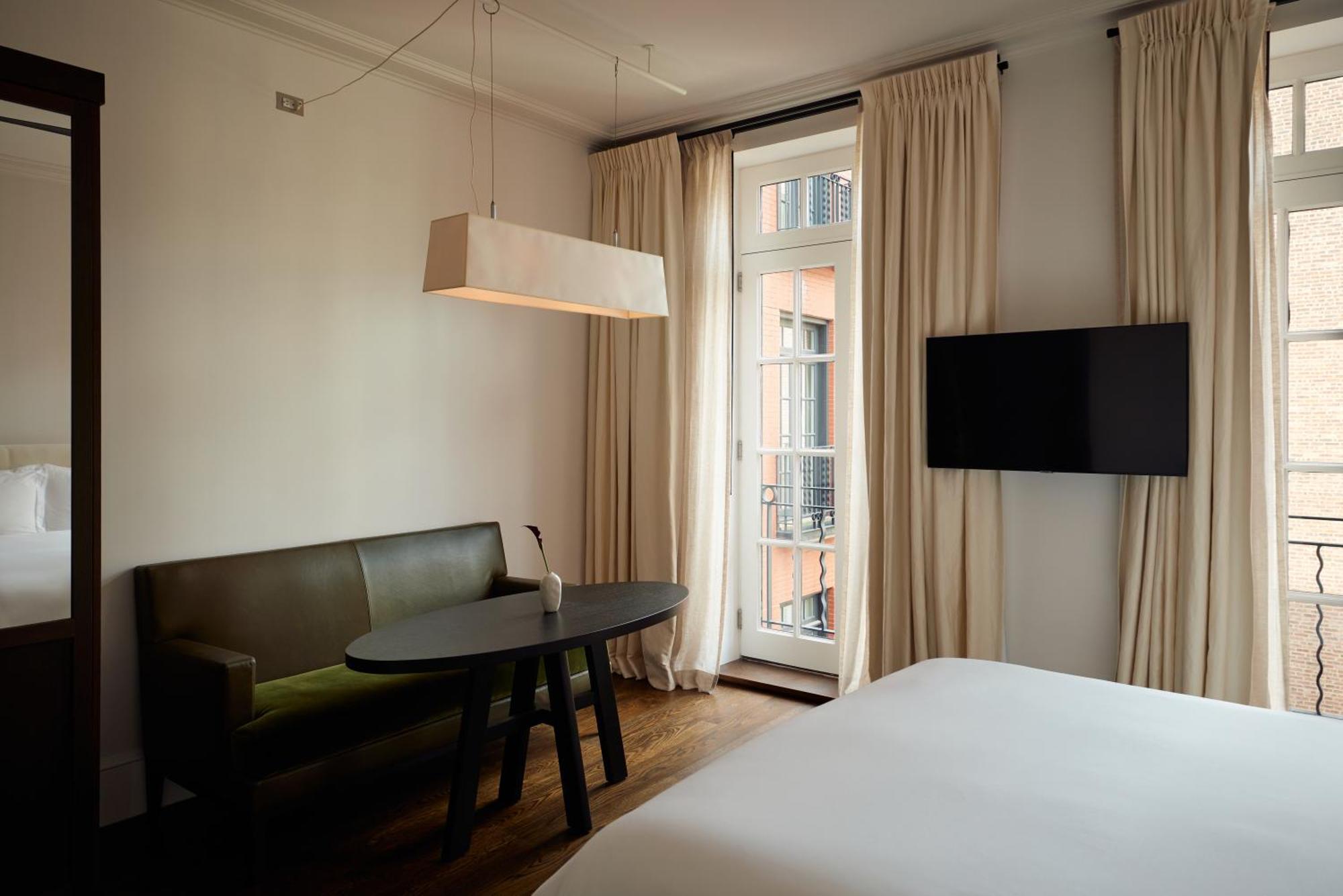 Courtyard Room