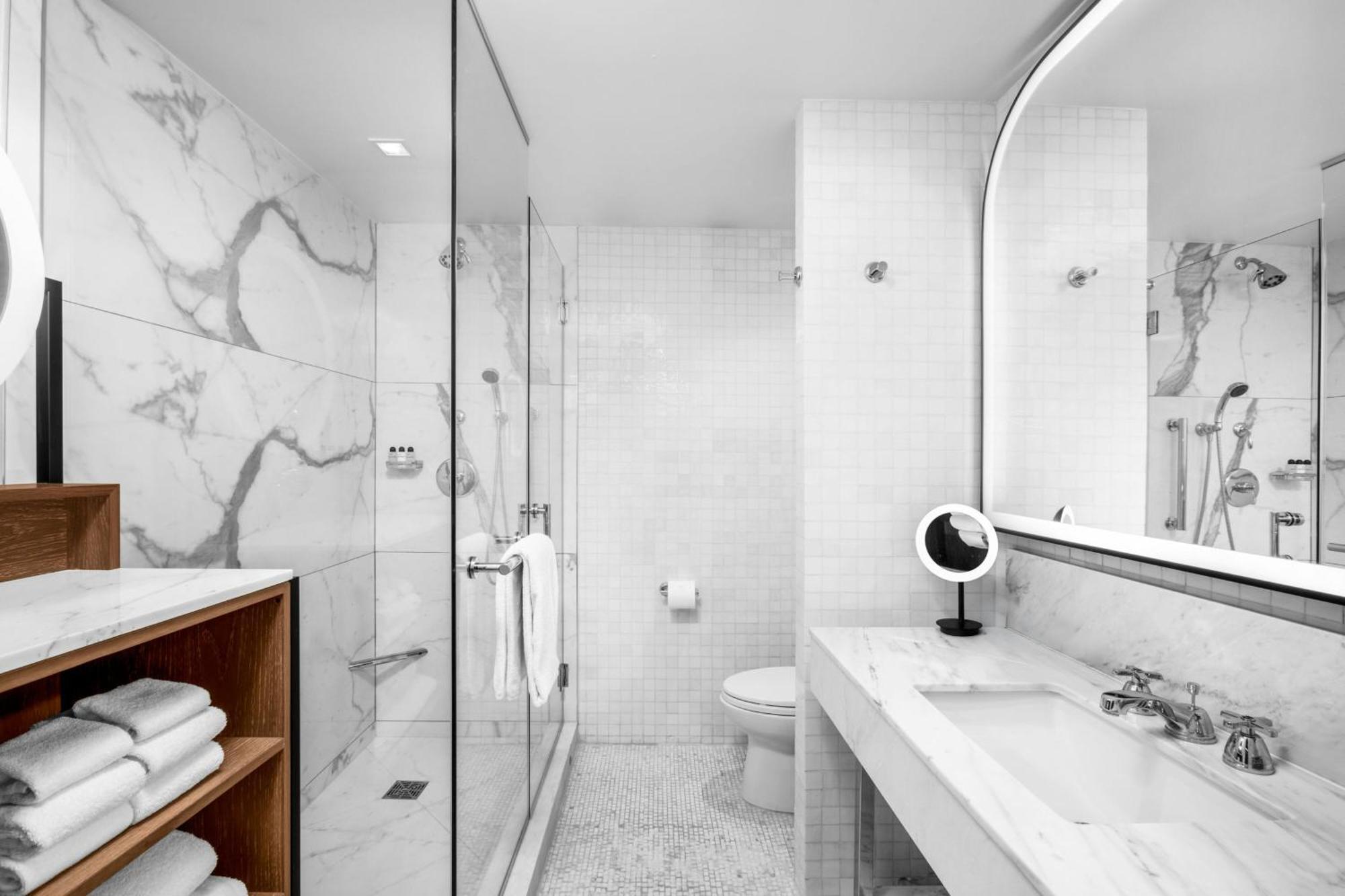 One-Bedroom Suite Two Queen Beds City View