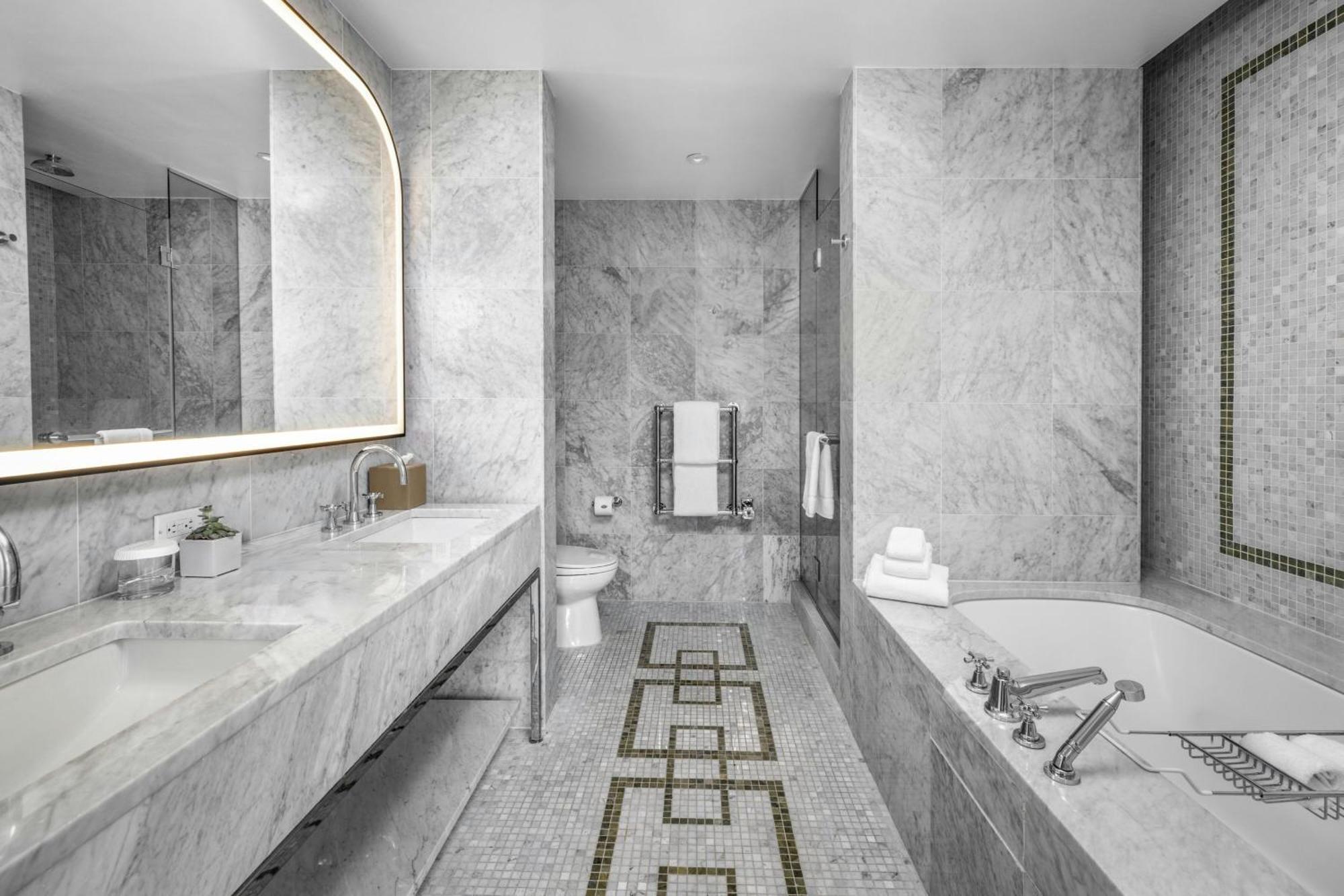 One-Bedroom King Suite High Floor