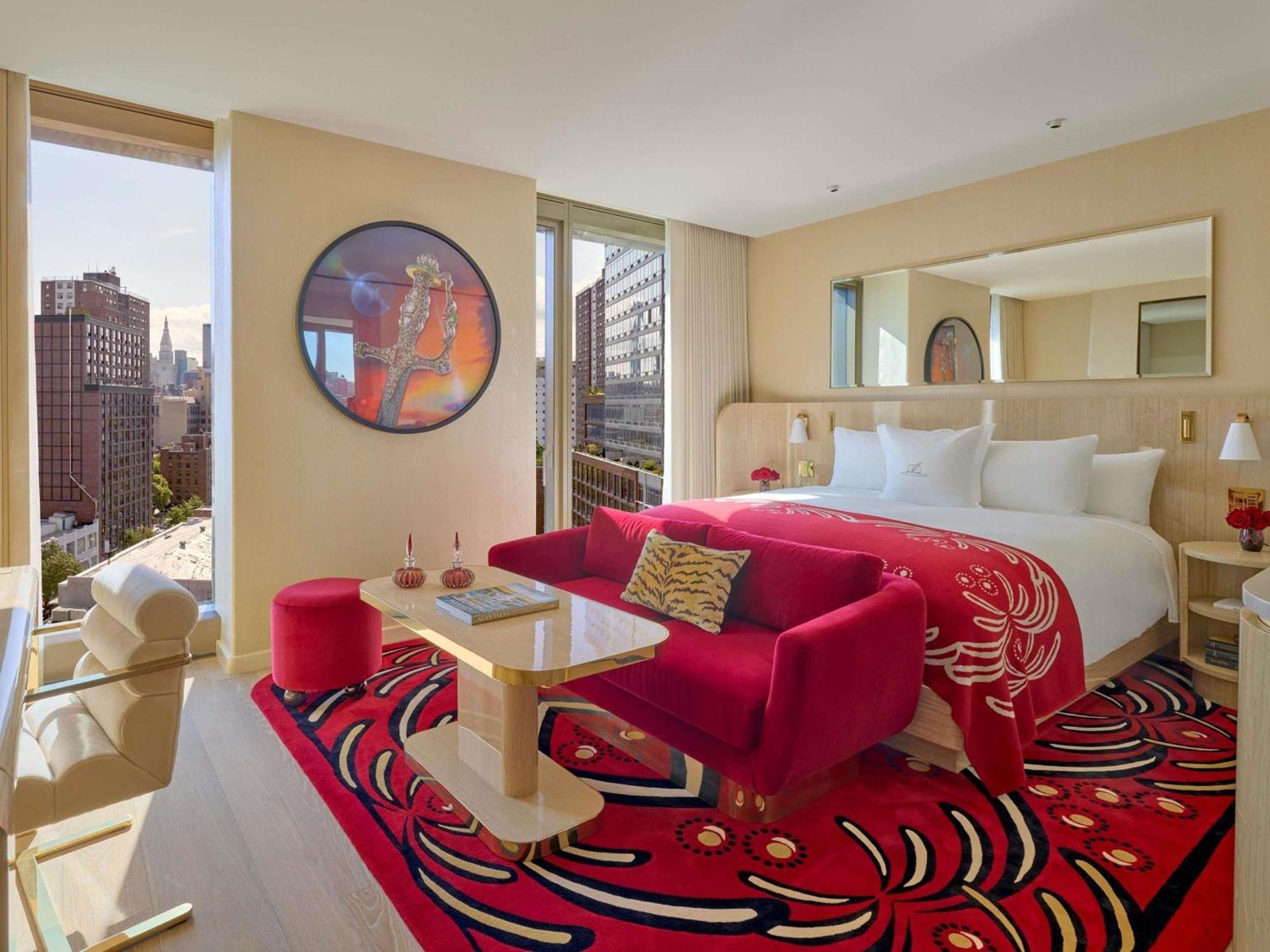 High Line King Room with Roll-In Shower - Mobility Accessible