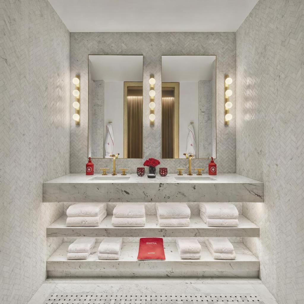 High Line Junior Suite Roll Shower Mobility Accessible
